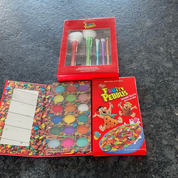 I ❤️ Revolution Other - Revolution I ❤️ Post Fruity Pebbles Eyeshadow Palette & Brush Set